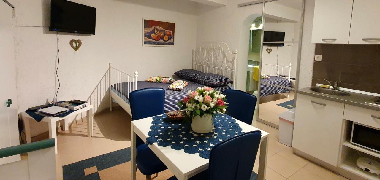 Apartments Dora Crikvenica Esterno foto