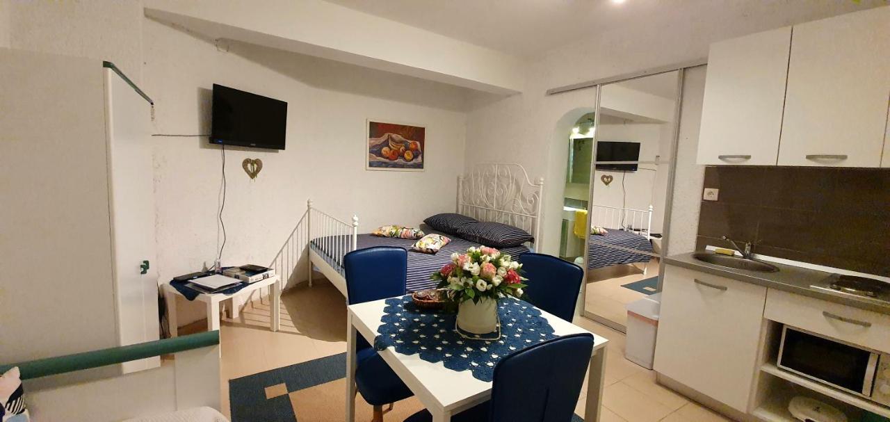 Apartments Dora Crikvenica Esterno foto