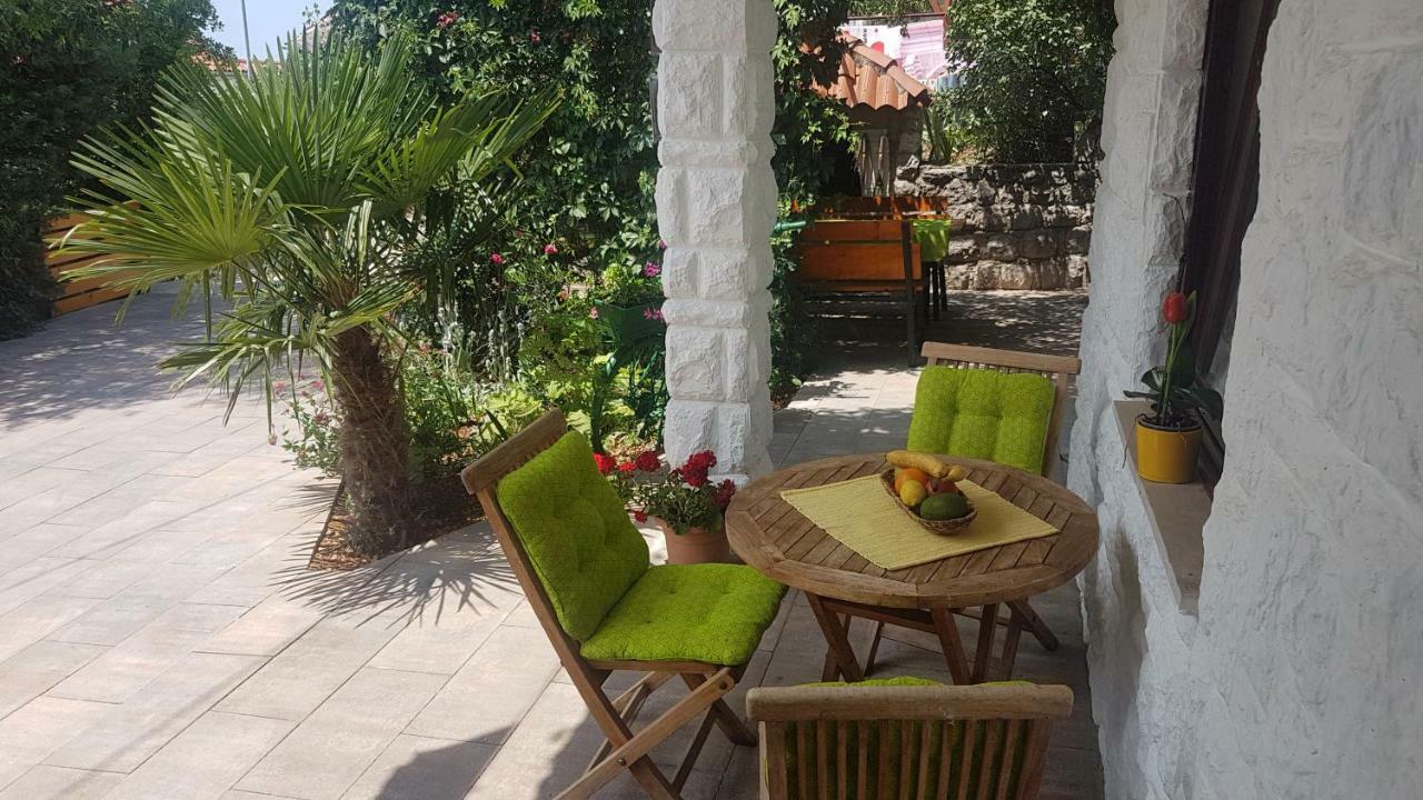 Apartments Dora Crikvenica Esterno foto